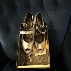 Vintage 00’s Donald J. Pliner, silver metallic peep toe Mary Janes.